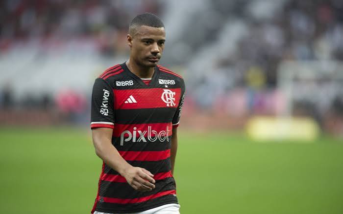 De La Cruz quebra sil&ecirc;ncio ap&oacute;s especula&ccedil;&atilde;o de sa&iacute;da do Flamengo