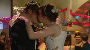 In folge 260 von das haus anubis haben lotte und kaya gesprochen.später hatte kaya den mund offen und daniel hat dann etwas gesagt.da kam dann vorher ein lied.wie heißt das???liebe/er mc1998 ich weiss leider nicht genau was du meinst;) ich suc Pin Auf Movie Series Kisses