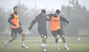 Konyaspor artem kravets (sarı kart cezalısı), marin anicic (oynama izini yok), eray birnican (uyluk gerilmesi), marin anicic (çapraz bağ sakatlığı), deni. Konyaspor Da Fatih Karagumruk Maci Hazirliklari