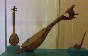 Bentuknya sendiri seperti piano, hanya saja kamu harus menggendong dan meniupnya untuk memainkan alat musik ini. Alat Musik Tradisional Gorontalo Artikel Lengkap Adat Nusantara Tradisinya Indonesia