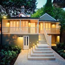 Best Tips To Design The Outside Of Split Level House House Design Trends Exterior Renovation Vancouver House