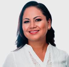 Firma Reyna Trejo Ávila convenio con la congregación Mariana Trinitaria