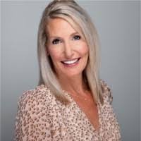 Keri Bennett's Instagram, Twitter & Facebook