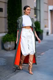 How To Tuck Baggy Pants Into Boots In 2020 White Pants Outfit Outfits Celebrity Outfits