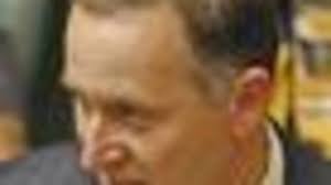 Should teachers sacrifice part of a pay rise and give it to school support  staff?