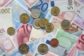 The share of the €500 note in the total value of euros in circulation has been falling since 2009 and this has coincided with a weakening euro in real if we are right, the euro will weaken, primarily against the usd and the chf. Bancnotele De 500 De Euro Se SchimbÄƒ Greu Pe Valori Mai Mici Ele Sunt In CirculaÈ›ie RÄƒman Valabile È™i IÈ™i PÄƒstreazÄƒ In Continuare Valoarea Tion