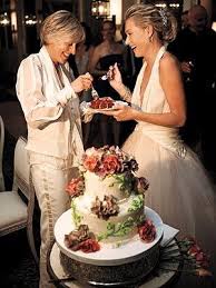 At The Wedding Of Ellen Degeneres And Portia De Rossi They Served Their Guests Slices O Ellen And Portia Wedding Ellen Degeneres And Portia Celebrity Weddings