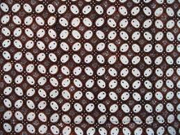 Mengomunikasikan hasil karya penerapan ragam hias flora, fauna, dan/ atau geometris pada bahan kayu secara lisan. Motif Batik Geometris Dan Non Geometris