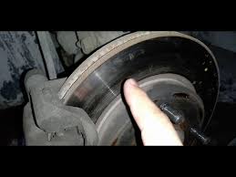 Contenido ¿cuándo freno el carro se siente un golpe? El Volante Del Auto Vibra Al Frenar Tiembla El Pedal Del Freno Y Se Oye Un Roce De Metales Solucion Youtube