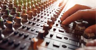 But you gain the ability to recall your settings instantly, and most digital mixers are loaded with eq, compression, reverb, and scores of digital effects. Mixer Quickstart Guide Sweetwater