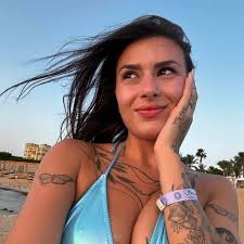 🟢 Trực tuyến 👤 (1) Đã gửi cho bạn một yêu cầu Đã truy cập trang cá nhân  của bạn 🫂 🎤 Tin nhắn thoại 0:57 ▻|||||||||||||| 0:57 Trực tuyến