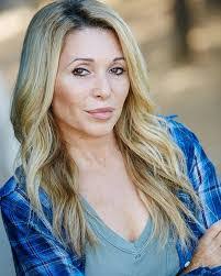 Elizabeth Daley's Instagram, Twitter & Facebook