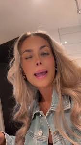 Leah Swick's Instagram, Twitter & Facebook