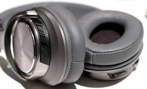 Audio Technica Ath Dsr7bt Wireless Over Ear Headphones Review Dsr9bt Dsr7bt Along With The Sr9 From Audio Technica High End Headphones Headphones Audiophile Headphones