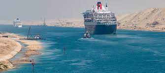 The ship is now on the move, indicating a resumption of traffic in the waterway, a shipping source and witness told reuters. Queen Mary 2 Suezcanal