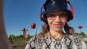 If you ever pass through Kearny Nebraska bring your skates. They have a  SICK trail system that runs though a botanical garden. Also people are  fascinated when they see someone in skates 🤣🤣🤣🤣, City ...