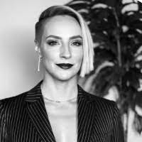 Amanda Riggs's Instagram, Twitter & Facebook