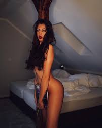 Michelle Weisstuch pronkt met haar enorme bilpartij op Instagram!