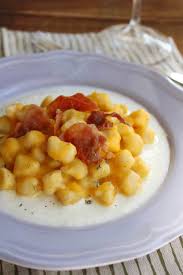 • olio extravergine di oliva; Gnocchi Con Crema Di Zucca Salsa Al Parmigiano E Prosciutto Croccante I Sapori Di Antonella