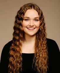 Nina Rawlings's Instagram, Twitter & Facebook