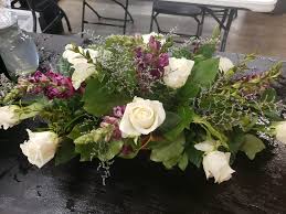 5.08ounces/144g package:4 bundles of artificial flowers,no vase included. 10 Head Table Classic Dining Table Centerpiece Flower School 101