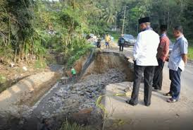 Pemadam kebakaran tanah datar jl. Infopublik Bupati Minta Pengerjaan Jala Di Tanah Datar Dikebut