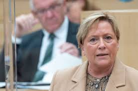 Aktuelle news zum thema susanne eisenmann: Coronavirus In Baden Wurttemberg Susanne Eisenmann Warnt Vor Langeren Weihnachtsferien Baden Wurttemberg Stuttgarter Zeitung