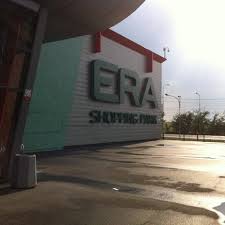 Acesta cuprinde un magazin bricostore (10.500 mp), hypermarketul carrefour. Era Shopping Park Oradea Bihor