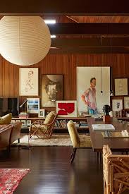 Beautiful Mid Century Modern Inspired Living Room With Exposed Wood Beams Wood Panel Wall In 2020 Mid Century Living Room Decor House Interior Mid Century Living Room