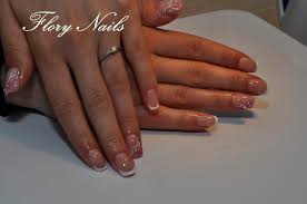 Manichiura cu gel este la moda si in 2017. Conctrsuctii Unghii Cu Gel Flory Nails