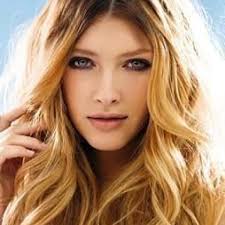 Tutti noi abbiamo un colore di occhi predominante e delle sfumature che li rendono unici. Come Scegliere Il Colore Dei Tuoi Capelli In Base Alla Carnagione