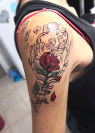 Les deux ainées étaient des pestes qui ne pensaient qu'à faire la fête et à profiter de la fortune de leur père. Facebook