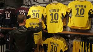 Entre y conozca nuestras increíbles ofertas y promociones. Hundreds Of Fans Line Up At Psg Store For Neymar Jerseys Ctv News