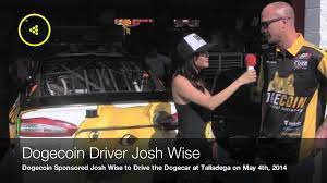 Josh wise er føreren af dogecar, en bil sponsoreret af dogecoin samfund. Interview With The Dogecoin Nascar Driver Josh Wise Youtube