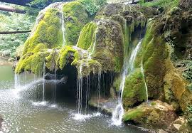 Mii de turiști veneau în fiecare an să vadă spectaculoasa cădere de apă. Cascada BigÄƒr Lumea Satului