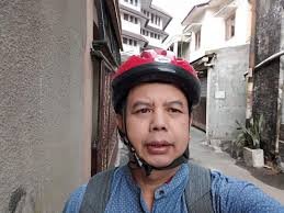 Download lagu dongeng sunda wakepoh sirawing 2 mp3, video mp4 & 3gp. Canda Rumahku Di Dunia Maya