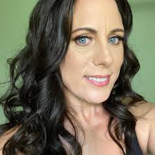 Can you play Spotify and use strava