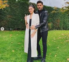 Bilgisayara indirmek için sağ tıklayarak farklı kaydet seçin. Tolgahan Sayisman Announced His Second Baby News On Social Media