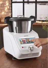 El nuevo robot de cocina tm6 llama la atención estéticamente por su enorme pantalla de 6,8 pulgadas, lo que facilita su visión y su uso. Monsieur Cuisine Thermomix Barata Lidl Vuelve A Poner A La Venta Su Exitoso Robot De Cocina Low Cost Gastronomia En La Cadena Ser Cadena Ser