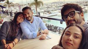 Pics As Mira Rajput Posts A Selfie With Sister Noor Wadhwani On Her Birthday Here S A Look Back At The Stunning Sisters Trio Mira Noor Priya Tulshan Roshni wadhwani receiving a reward from priyanka chopra. pics as mira rajput posts a selfie