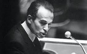 Robert badinter a fait des études de droit avant d'être professeur de droit et avocat au barreau de paris, notamment de 1972 à 1980, dans des affaires criminelles où se posait la question de la peine de mort. Photos De Robert Badinter Babelio Com