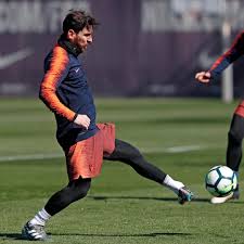 Lionel messi jugó la semifinal con sangre en un tobillo. Furor En Las Redes Sociales Por El Pie Al Reves De Lionel Messi Infobae
