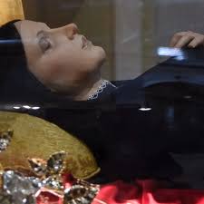 Caterina Volpicelli, uma santa que levou um sorriso no rosto e mil segredos no coração. Do céu intercede por todos aqueles que se recomendam as tuas orações.