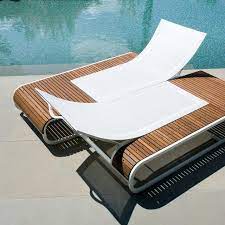 La plupart des gens passent beaucoup trop de temps à l'intérieur, au lieu de profiter de l'air frais et du soleil. 15 Transats Et Chaises Longues Pour Farnienter Tout L Ete Lounge Chair Outdoor Outdoor Loungers Pool Furniture