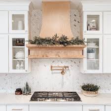 In this short video you can watch 9 awesome and new kitchen backsplash ideas that they can be made from variety of styles and materials like wood , stone , t. 10 Kitchen Backsplashes Ranging From Subtle Or Dramatic