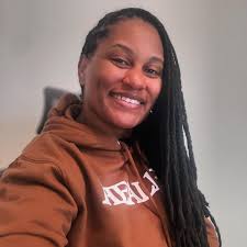 Tamara Dias's Instagram, Twitter & Facebook