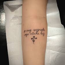 Tatuagem De Frases Biblicas 80 Ideias Para Quem Tem Fe Para o quadro em papel fotografico oferecemos uma moldura em madeira com altura de 3,2cm e largura visivel de 2,2cm. tatuagem de frases biblicas 80 ideias