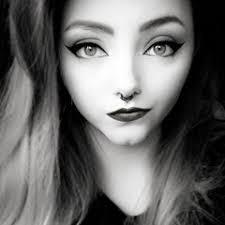 Leah Yates's Instagram, Twitter & Facebook