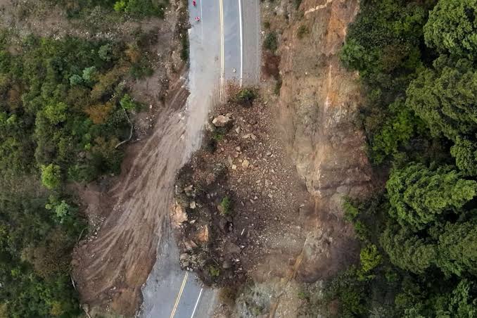 Corte total en la ruta 40: el recorrido de los Siete Lagos quedó interrumpido en plenas vacaciones de invierno - LA NACION