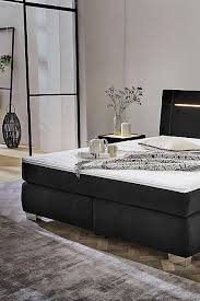 Boxspringbett Mit Led Beleuchtung Und Topper Was Gehort Auf Jeden Fall Ins Schlafzimmer Naturlich Das Bett Doch Erst Ein Schrank E Wohnen Boxspringbett Bett